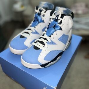 Jordan 6 Retro | Color - UNC Home | Size 9.5 M | Original Box |